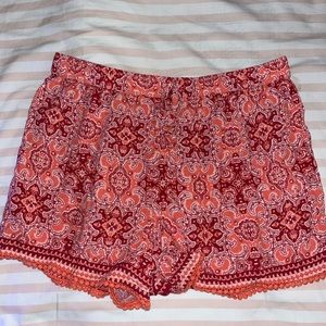Patterned Hollister shorts size medium.